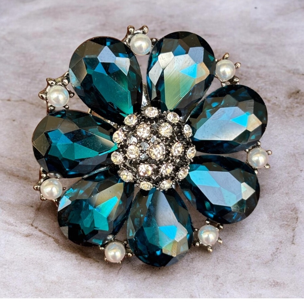 Boutique Deep Aqua Crystal Statement Ring NWOT